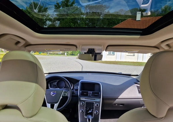 Volvo XC 60 cena 80000 przebieg: 125000, rok produkcji 2016 z Warszawa małe 79